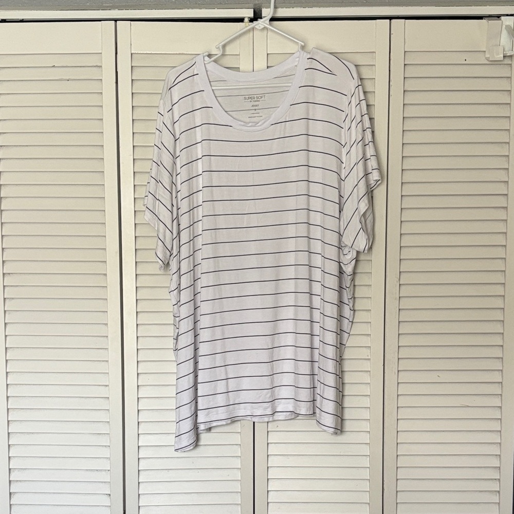 Torrid White and Black Soft Jersey T-Shirt